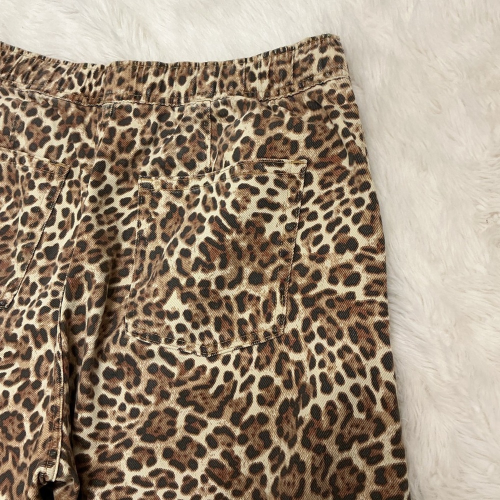 GAP Leopard Print Drawstring Barrel Leg Pants in Cheetah Print - Picture 10 of 11